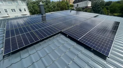 Fotovoltaické elektrárny TERCOM, rozložení panelů na střeše rodinného domu